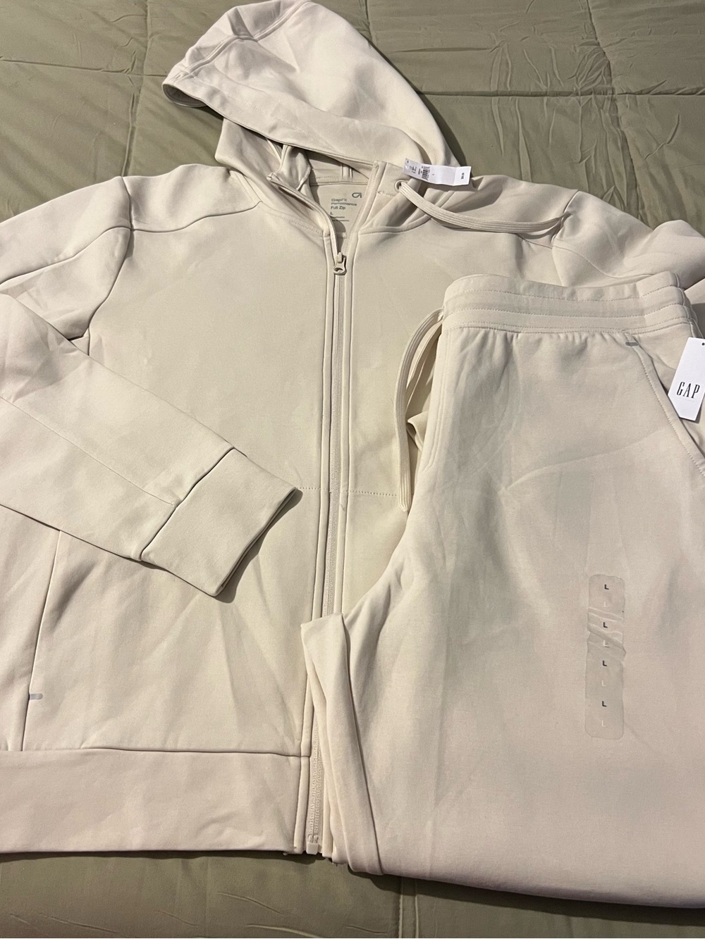 GapFit Performance Hoodie Jogger Set Men’s L NWT Cream Athleisure Tracksuit